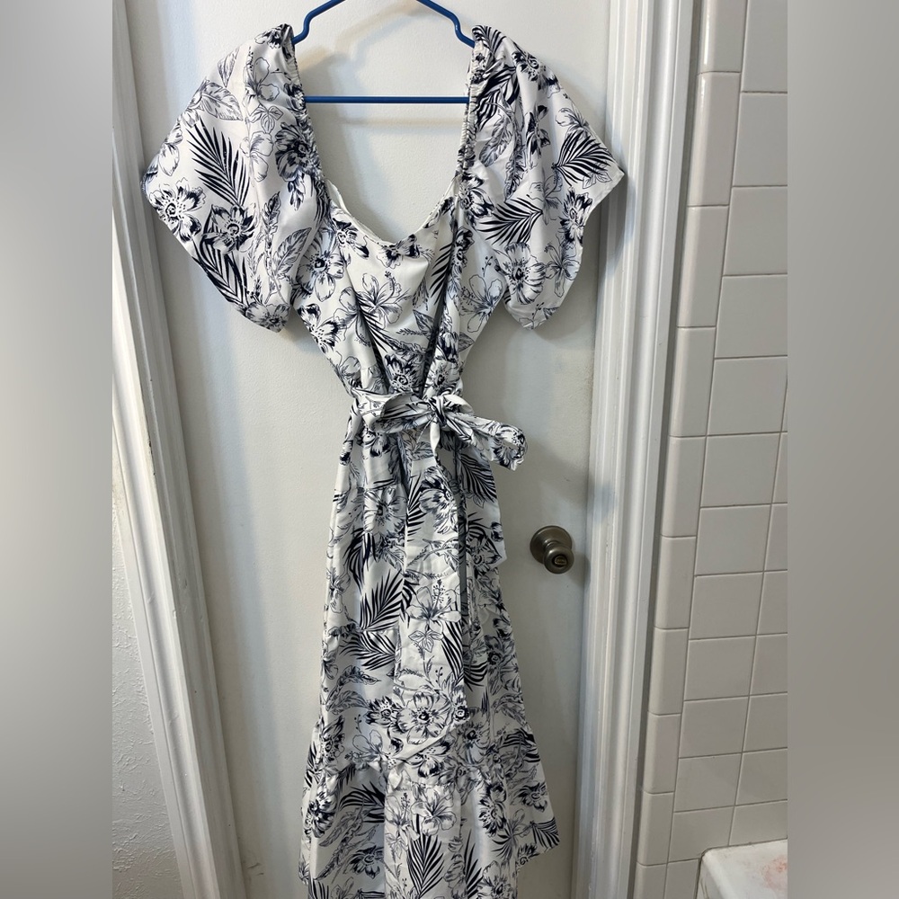 Lulu's Black and White Floral Maxi Dress